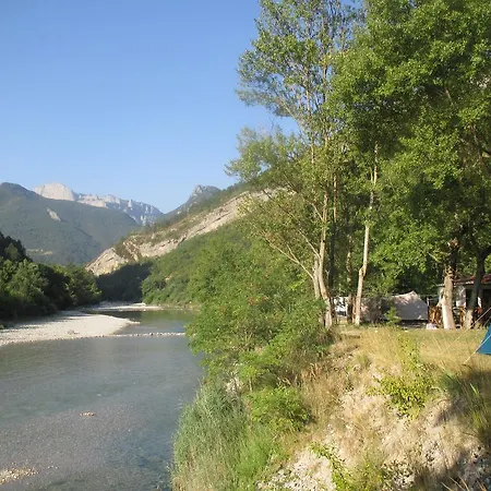 Les Acacias