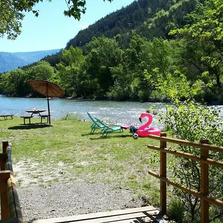مكان تخييم Les Acacias Vercheny